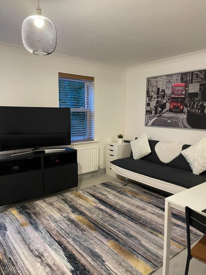 Apartmán Stunning Studio Flat - Free Parking - 3 Min From Sutton Station Exteriér fotografie