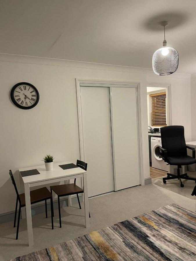 Apartmán Stunning Studio Flat - Free Parking - 3 Min From Sutton Station Exteriér fotografie