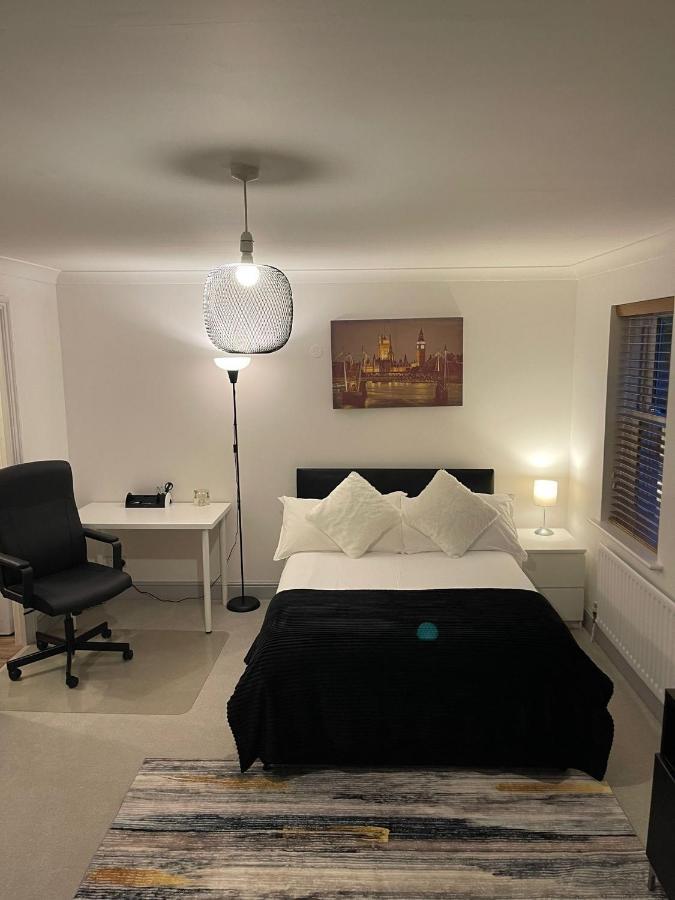 Apartmán Stunning Studio Flat - Free Parking - 3 Min From Sutton Station Exteriér fotografie