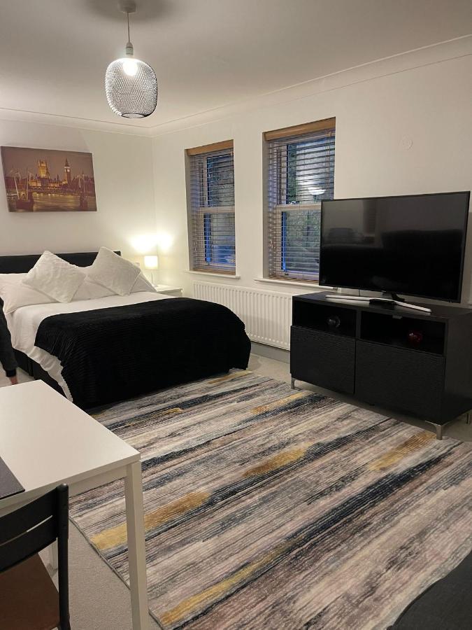 Apartmán Stunning Studio Flat - Free Parking - 3 Min From Sutton Station Exteriér fotografie